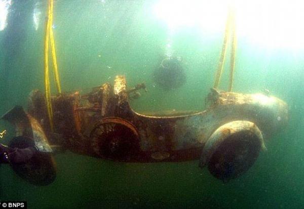 В озере выловили Bugatti Type 22 1925 года выпуска. (17 фото+видео)