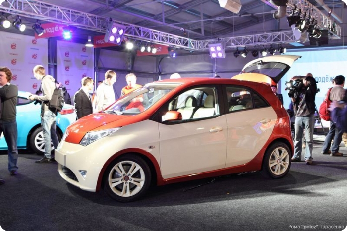 В Москве прошла презентация Ё-мобилей (11 фото)