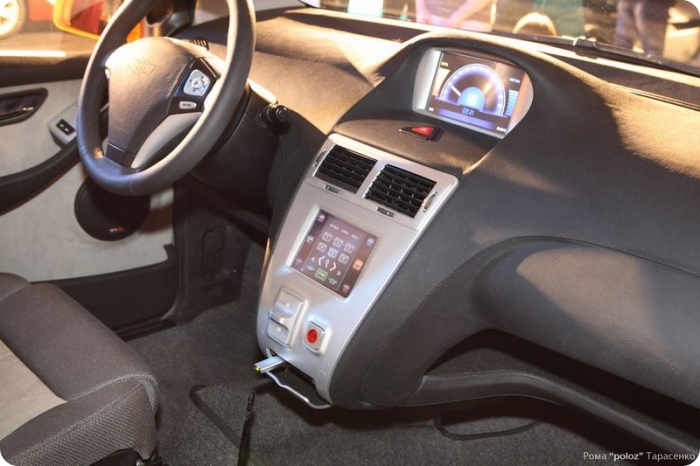 В Москве прошла презентация Ё-мобилей (11 фото)