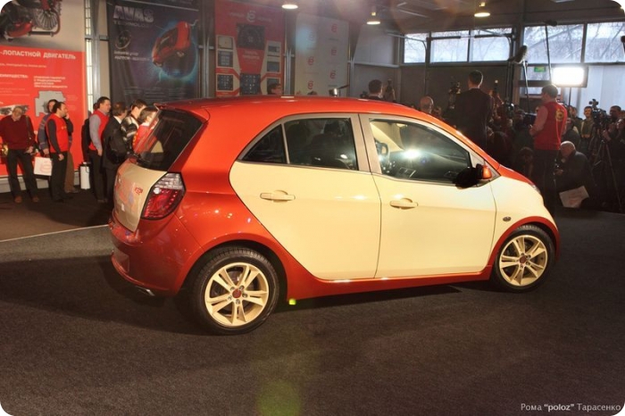 В Москве прошла презентация Ё-мобилей (11 фото)