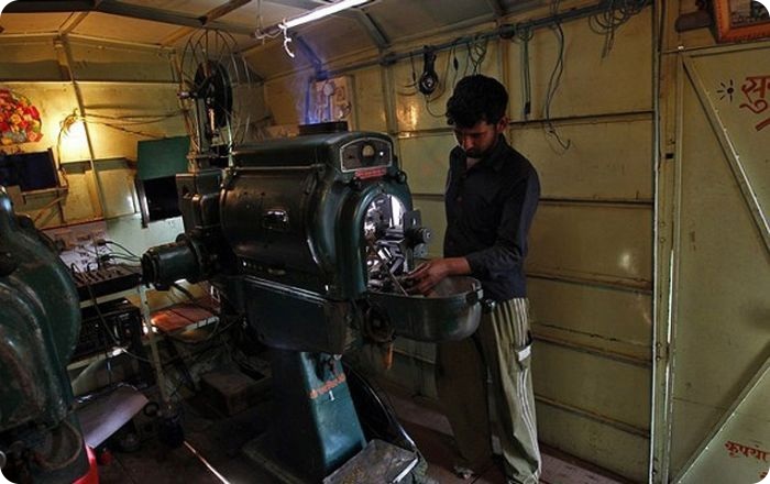 Передвижные кинотеатры в Индии (12 фото)