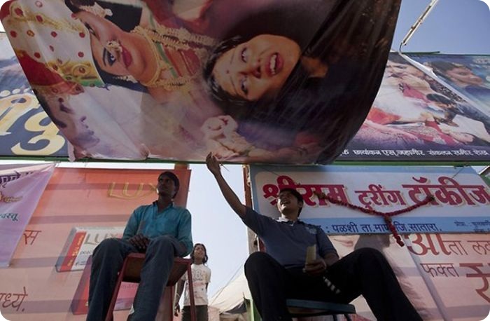 Передвижные кинотеатры в Индии (12 фото)