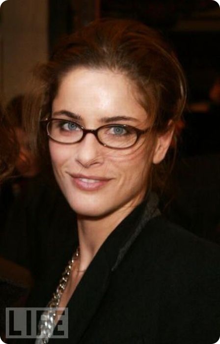 Знаменитости в очках (41 фото)