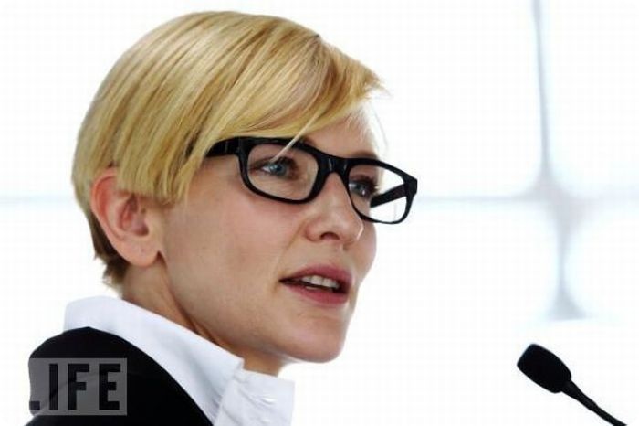 Знаменитости в очках (41 фото)