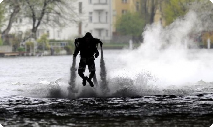 Летать, как Джеймс Бонд с Jetlev-Flyer (15 фото)