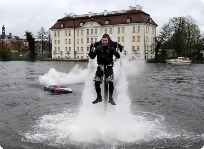 Летать, как Джеймс Бонд с Jetlev-Flyer (15 фото)