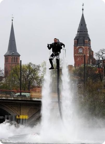 Летать, как Джеймс Бонд с Jetlev-Flyer (15 фото)