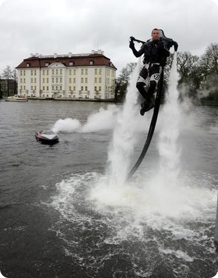 Летать, как Джеймс Бонд с Jetlev-Flyer (15 фото)