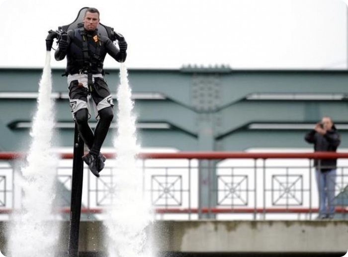Летать, как Джеймс Бонд с Jetlev-Flyer (15 фото)