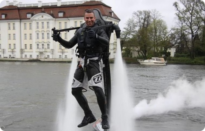 Летать, как Джеймс Бонд с Jetlev-Flyer (15 фото)