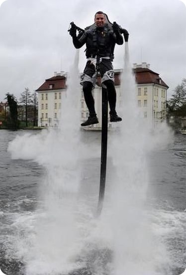 Летать, как Джеймс Бонд с Jetlev-Flyer (15 фото)
