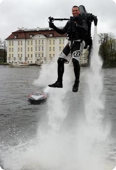 Летать, как Джеймс Бонд с Jetlev-Flyer (15 фото)