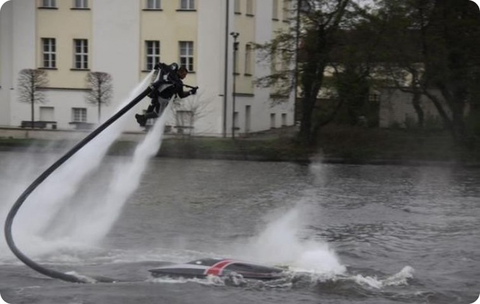 Летать, как Джеймс Бонд с Jetlev-Flyer (15 фото)