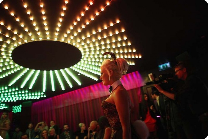 Модный показ на открытии клуба Playboy Club London (23 фото)