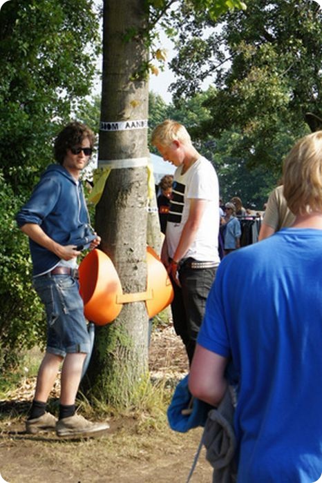 Туалеты на деревьях (8 фото)