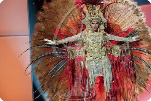 Мисс Вселенная - национальные костюмы 2011 (88 фото)