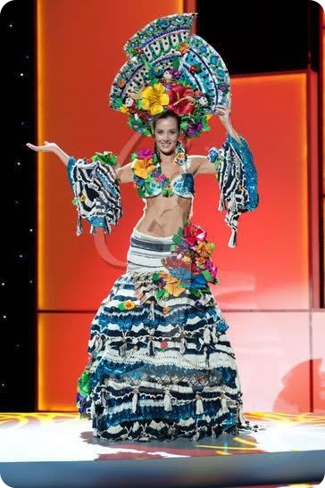 Мисс Вселенная - национальные костюмы 2011 (88 фото)