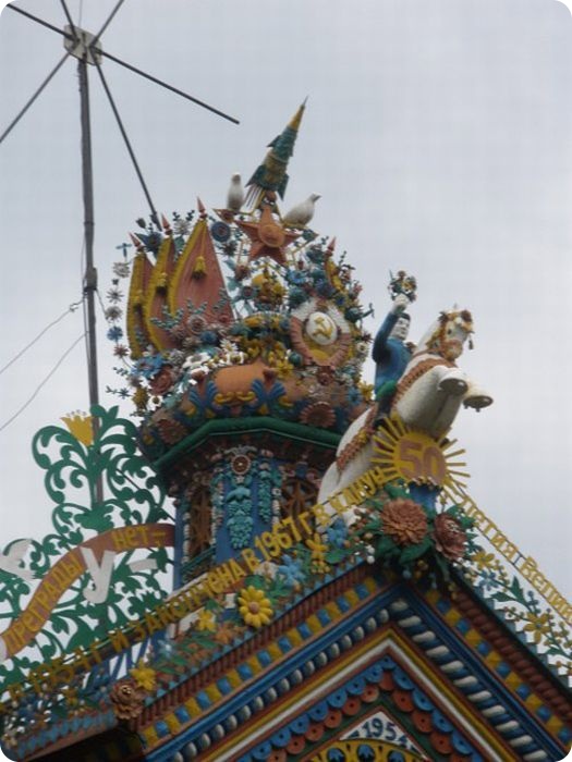 Необычный деревенский дом (17 фото)