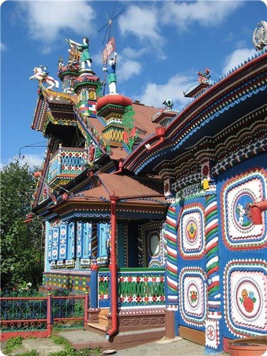 Необычный деревенский дом (17 фото)