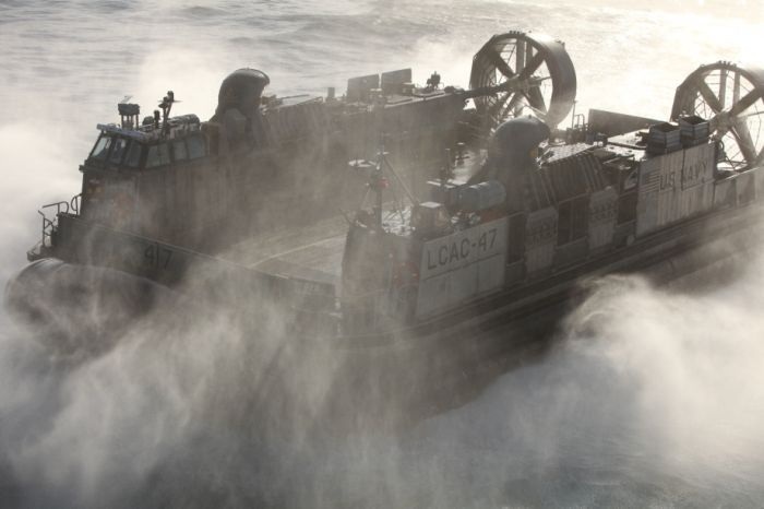 Десантный катер LCAC (28 фото)