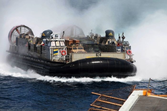 Десантный катер LCAC (28 фото)