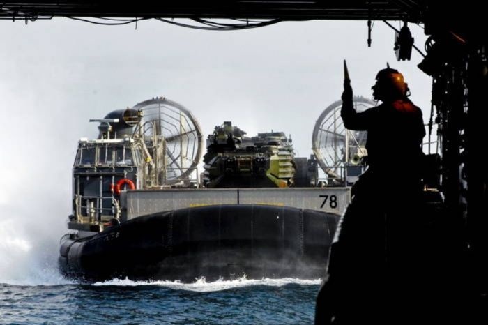 Десантный катер LCAC (28 фото)
