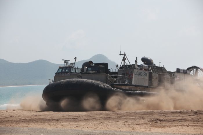 Десантный катер LCAC (28 фото)