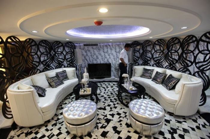 Китайский отель на советском авианосце (17 фото)