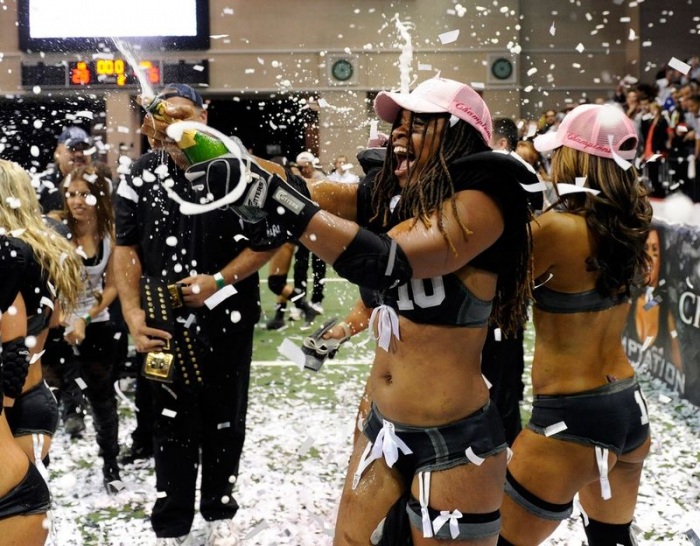 Американский футбол в нижнем белье: Lingerie Bowl 2012 (14 фото)