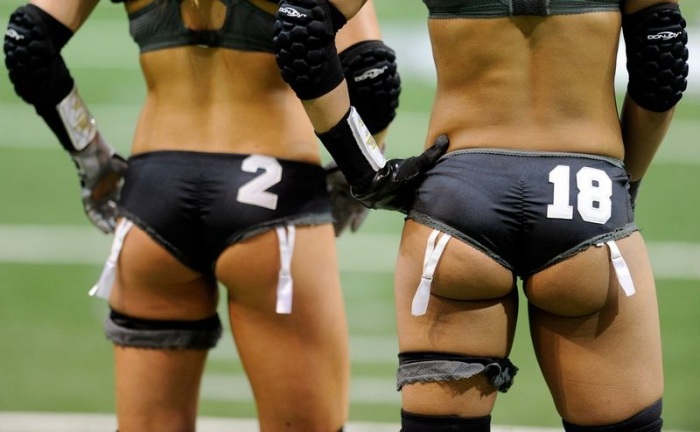 Американский футбол в нижнем белье: Lingerie Bowl 2012 (14 фото)
