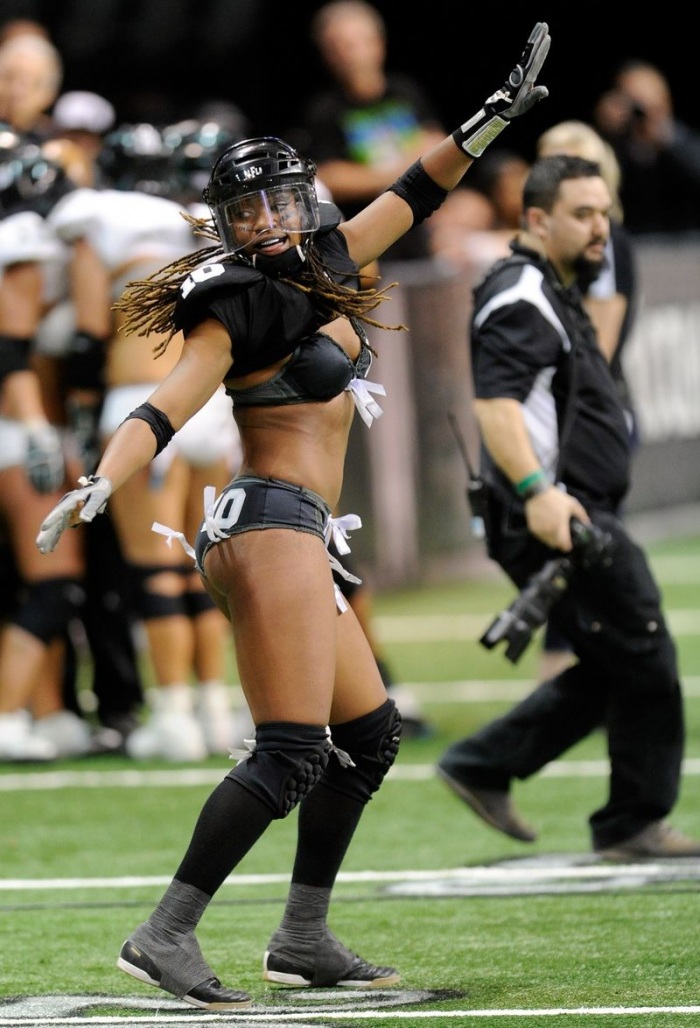 Американский футбол в нижнем белье: Lingerie Bowl 2012 (14 фото)