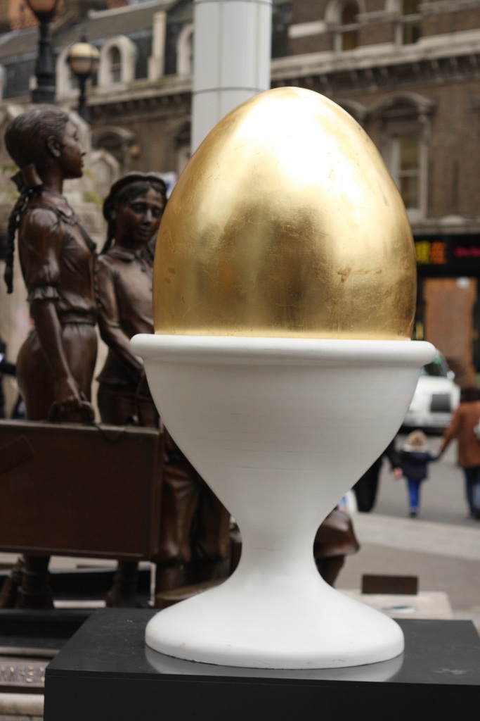 Большая пасхальная охота за расписными яйцами в Лондоне