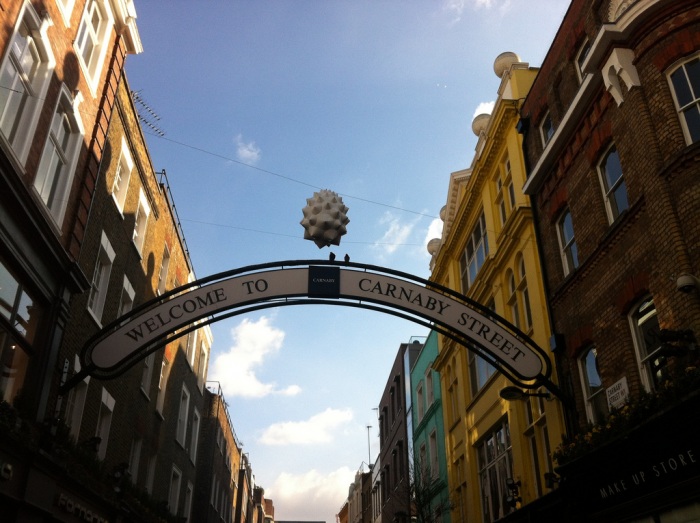 Большая пасхальная охота за расписными яйцами в Лондоне