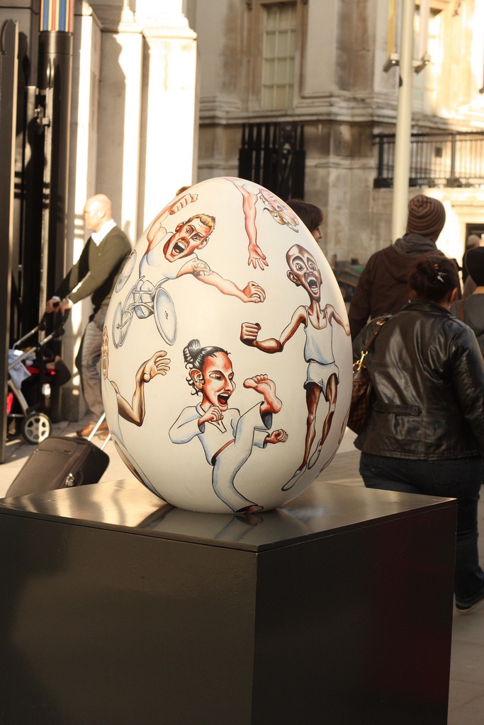 Большая пасхальная охота за расписными яйцами в Лондоне