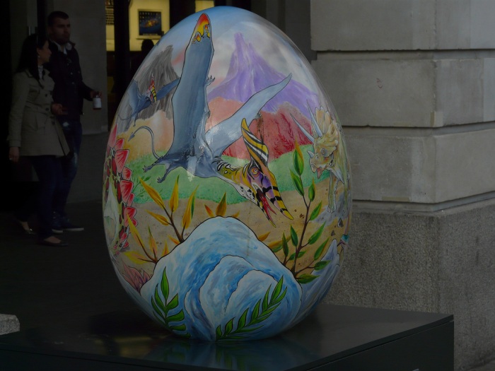 Большая пасхальная охота за расписными яйцами в Лондоне