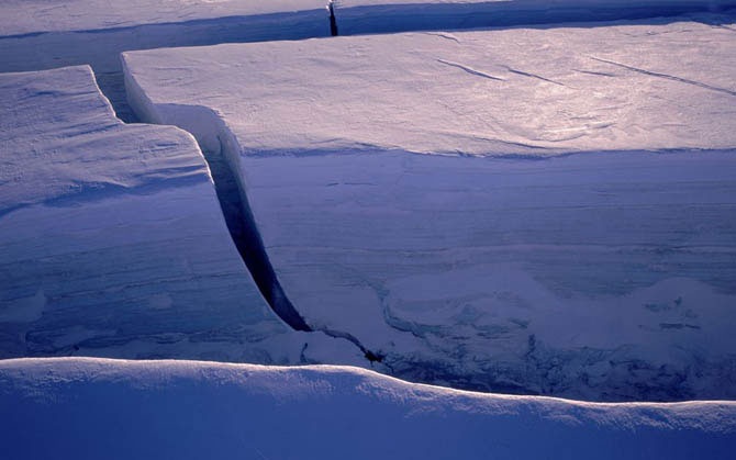 Удивительные голубые айсберги и ледники в Исландии