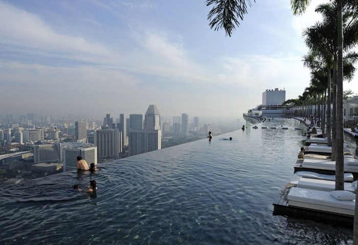 Отель Marina Bay Sands, бассейн под облаками (35 фото)