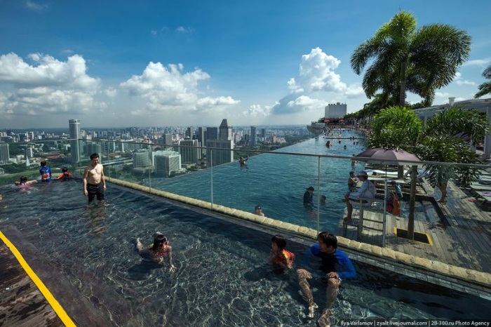 Отель Marina Bay Sands, бассейн под облаками (35 фото)