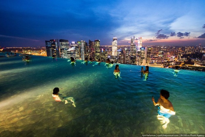Отель Marina Bay Sands, бассейн под облаками (35 фото)