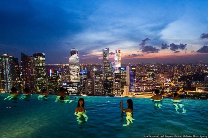 Отель Marina Bay Sands, бассейн под облаками (35 фото)
