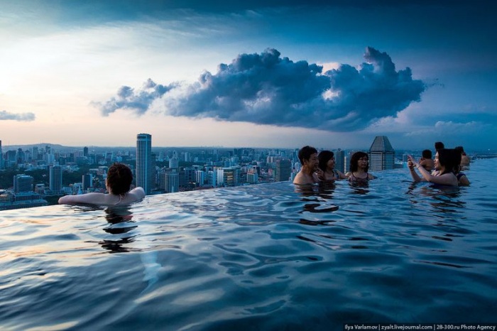 Отель Marina Bay Sands, бассейн под облаками (35 фото)