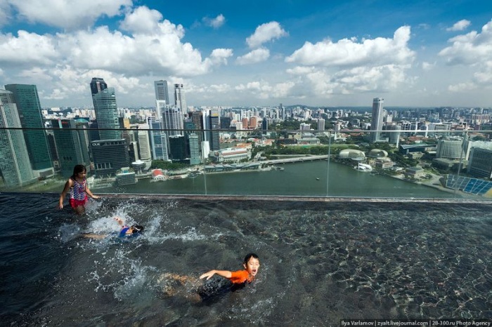 Отель Marina Bay Sands, бассейн под облаками (35 фото)