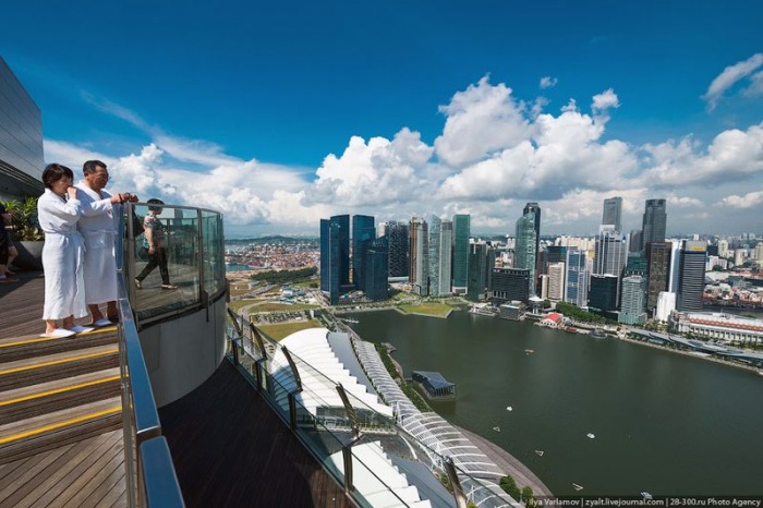 Отель Marina Bay Sands, бассейн под облаками (35 фото)
