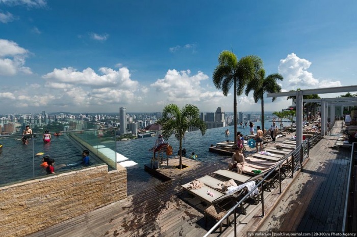 Отель Marina Bay Sands, бассейн под облаками (35 фото)