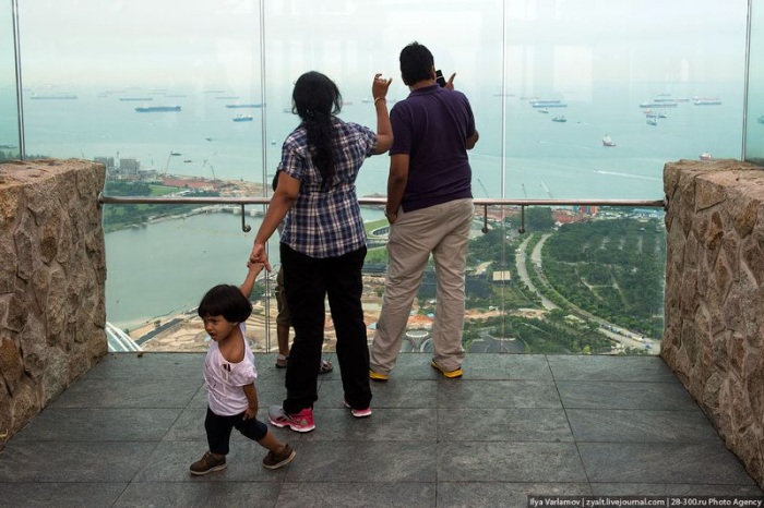 Отель Marina Bay Sands, бассейн под облаками (35 фото)