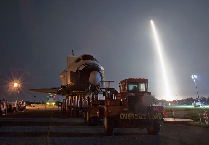 Траспортировка космического шаттла по реке Гудзон