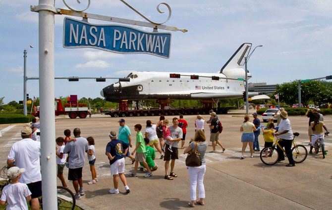 Траспортировка космического шаттла по реке Гудзон