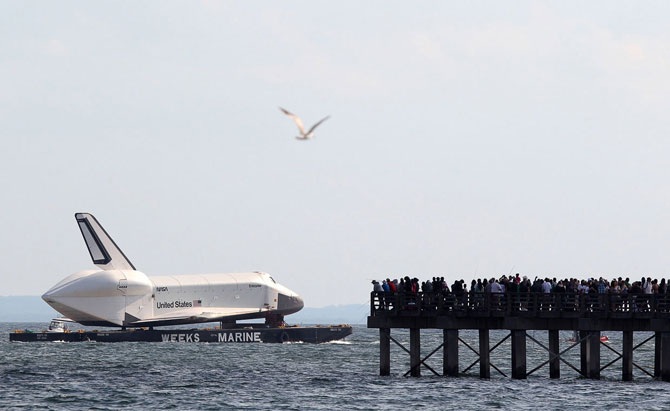 Траспортировка космического шаттла по реке Гудзон