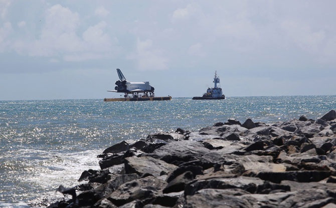 Траспортировка космического шаттла по реке Гудзон