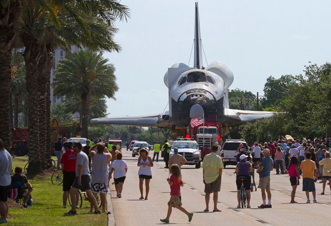 Траспортировка космического шаттла по реке Гудзон